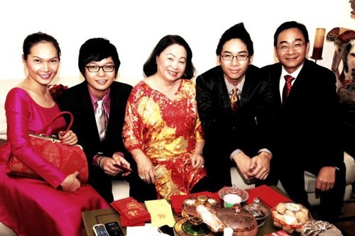 Gia đình nhà Lý Quý Khánh.