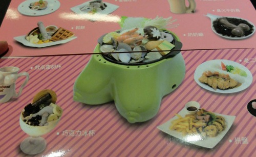 Ăn kiểu sexy đến dân chơi cũng đỏ mặt