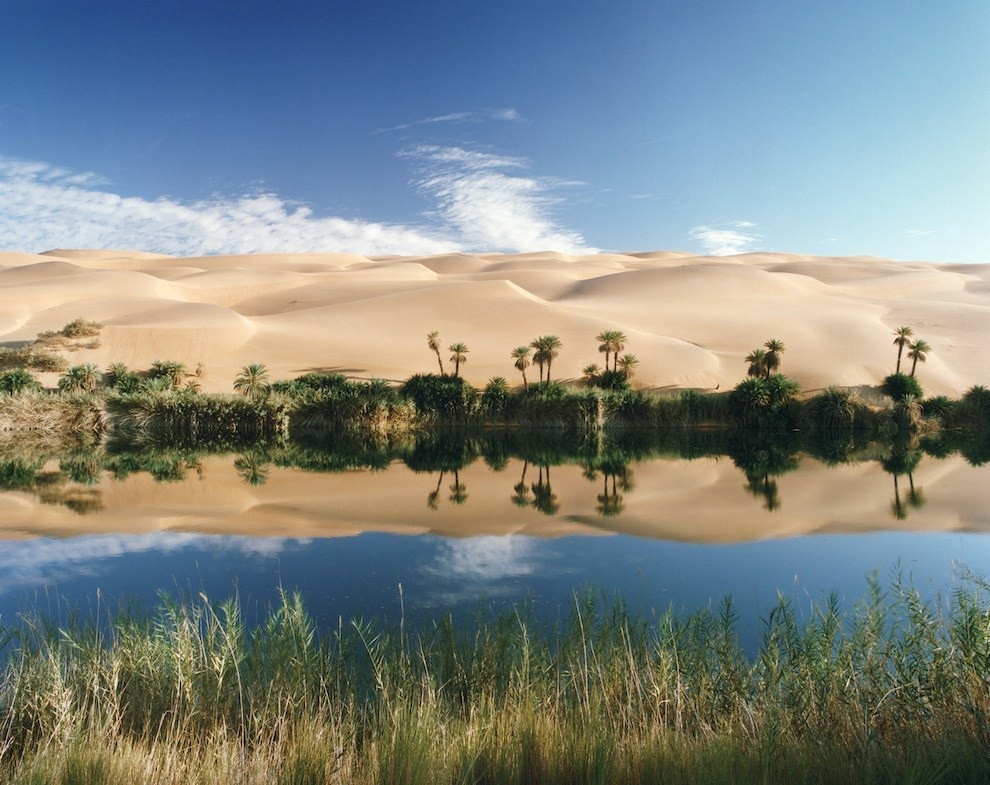 Chùm ảnh: Những thiên đường bạn không tin có mặt trên trái đất - 7 Ốc đảo Ubari (Libya) là một trong những ốc đảo đẹp nhất thế giới. Nằm giữa cao nguyên Messak Sattafat và những cồn cát Idhan Ubari, ốc đảo này là trung tâm thứ hai của Libya sau Ghat for Kel Ajjer Tuareg