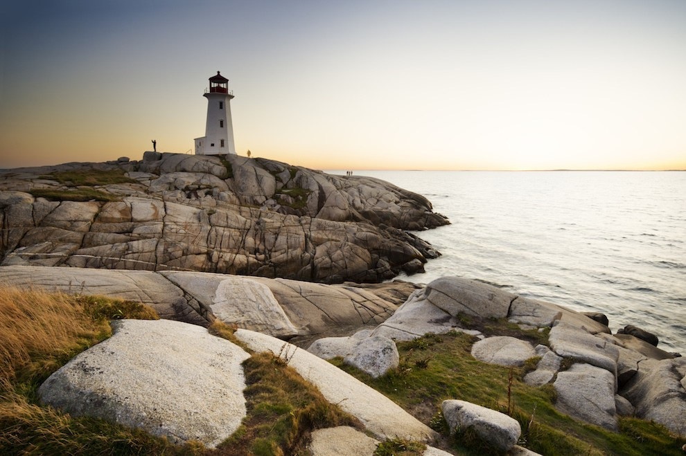 Chùm ảnh: Những thiên đường bạn không tin có mặt trên trái đất - 10 Làng chài Peggy’s Cove thuộc tỉnh lỵ ven biển phía đông của Nova Scotia, Canada có phong cảnh thiên nhiên tuyệt đẹp, hải sản tươi ngon, nổi tiếng với ngọn hải đăng xây từ năm 1915.
