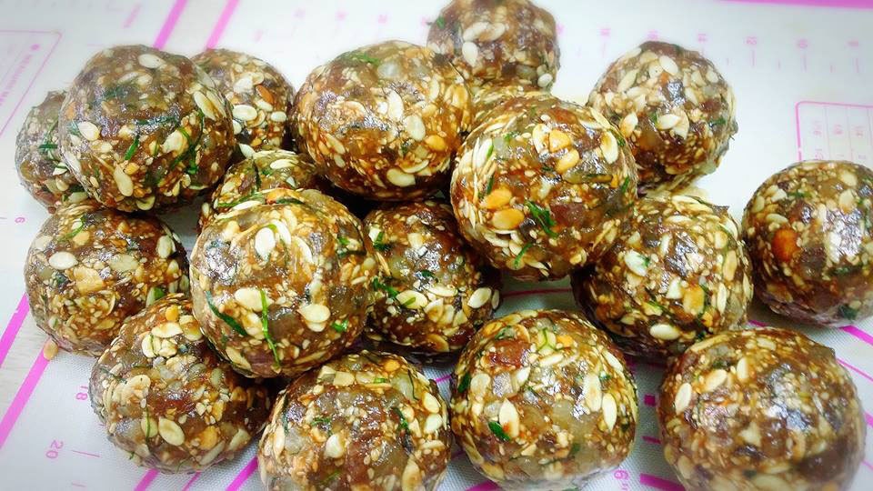 Mỗi năm làm thêm 1 tháng: Chị gái công sở thu 200 triệu - 2 Nhân bánh Trung thu đều làm từ những nguyên liệu chuẩn, được đặt riêng
