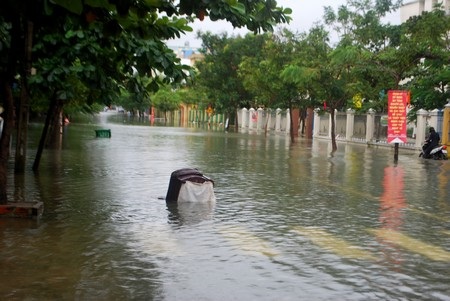 10 người chết và mất tích do mưa lũ - 6