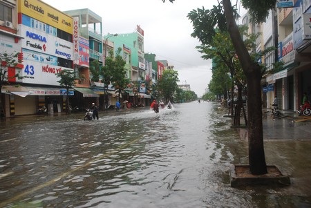 10 người chết và mất tích do mưa lũ - 8