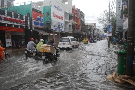 10 người chết và mất tích do mưa lũ - 9