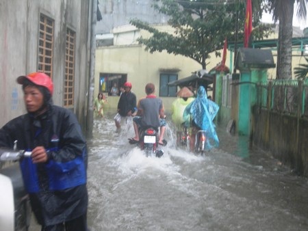 10 người chết và mất tích do mưa lũ - 12