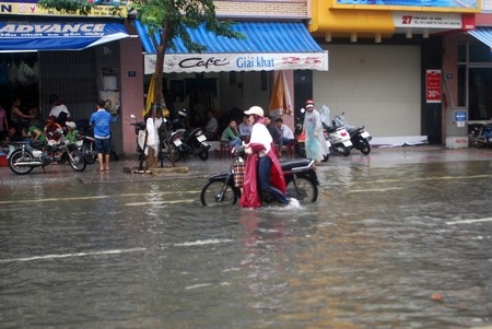 10 người chết và mất tích do mưa lũ - 10
