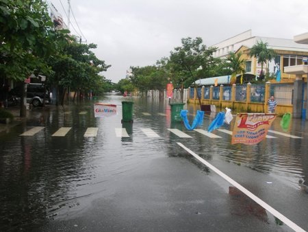 10 người chết và mất tích do mưa lũ - 11