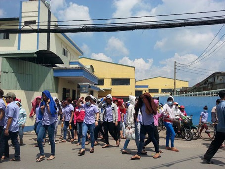 Doanh nghiệp rục rịch giảm lương trước kỳ tăng lương tối thiểu - 1 CN Cty V.D (huyện Hóc Môn, TP.HCM) ngừng việc yêu cầu Cty thay đổi cách tính lương.