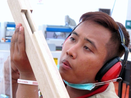 Lương phụ thuộc vào năng suất lao động. Nhưng năng suất phụ thuộc nhiều vào công nghệ sản xuất.