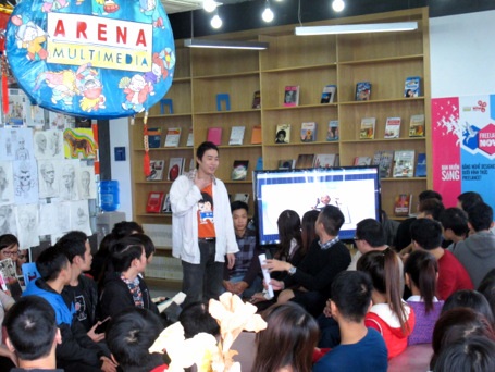 Nguyễn
Duy Tùng Bách đang chia sẻ với học viên Arena Multimedia