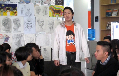 Nguyễn Duy Tùng Bách (thứ 2, từ phải sang)