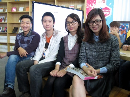 Nguyễn Duy Tùng Bách với các freelancer ngành thiết kế