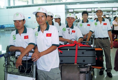 Qua 11 tháng: 98.748 lao động Việt Nam đi làm việc tại nước ngoài - 1 Lao động Việt Nam chờ xuất cảnh (ảnh TL)