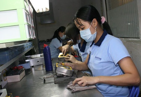 Điều chỉnh lương tối thiểu: Doanh nghiệp phải trao đổi với Công đoàn cơ sở - 1 Doanh nghiệp phải trao đổi với Công đoàn cơ sở