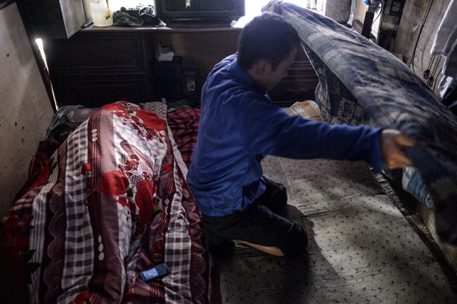 Những lán trại được dựng lên với tầng 1 phục vụ sản xuất, tầng 2 để sinh hoạt. 