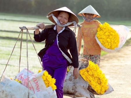 Mùa Tết hối hả mưu sinh - 1 Những niềm hy vọng ánh lên ấm áp sau nỗi nhọc nhằn