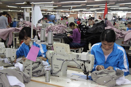 Dệt may 'giữ chân' lao động sau Tết