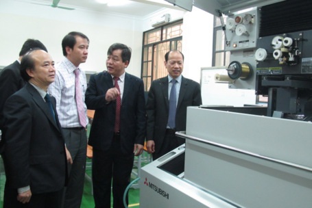 Hỗ trợ thiết bị day nghề và ôn luyện thi tay nghề thế giới 2015