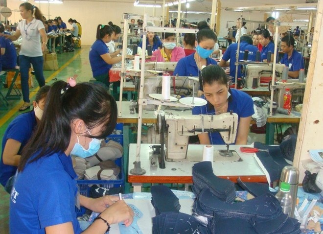 Thực hiện NĐ 05/2015/NĐ-CP về HĐLĐ: Còn nhiều băn khoăn - 1 Nghị định 05/2015/NĐ-CP còn bỏ ngỏ về HĐLĐ nhiều vấn đề khiến NLĐ băn khoăn.