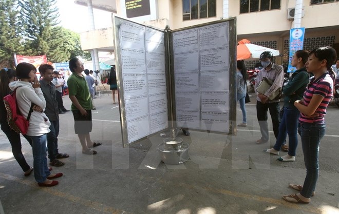 Người lao động tìm hiểu thông tin tuyển dụng. Ảnh minh họa. (Ảnh: Anh Tuấn/TTXVN)