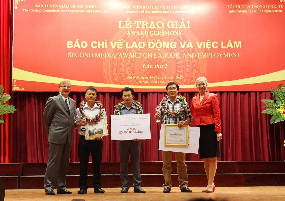 Báo Dân trí nhận giải Ba về lĩnh vực lao động - việc làm - 1 Báo Dân trí nhận giải Ba về lĩnh vực lao động - việc làm