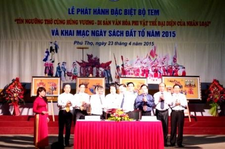 Phát hành bộ tem “Tín ngưỡng thờ cúng Hùng Vương” - 1 Lễ phát hành bộ temTín ngưỡng thờ cúng Hùng Vương