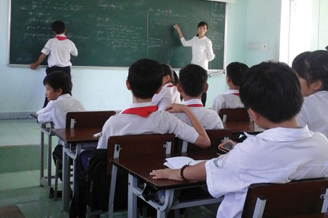 Bà Rịa - Vũng Tàu: Thi tuyển viên chức, thí sinh đạt điểm cao nhất vẫn bị đánh trượt - 1 Cô Nga trong một giờ giảng trên lớp tại Trường THCS Nguyễn Gia Thiều.