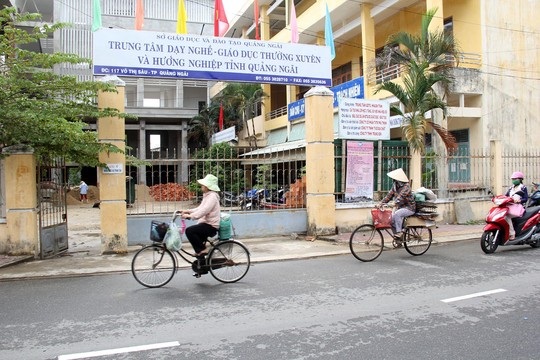 Vụ trung tâm dạy nghề “ém” hơn 2 tỉ đồng: Cả ngàn học viên điêu đứng - 1 Vụ trung tâm dạy nghề “ém” hơn 2 tỉ đồng: Cả ngàn học viên điêu đứng