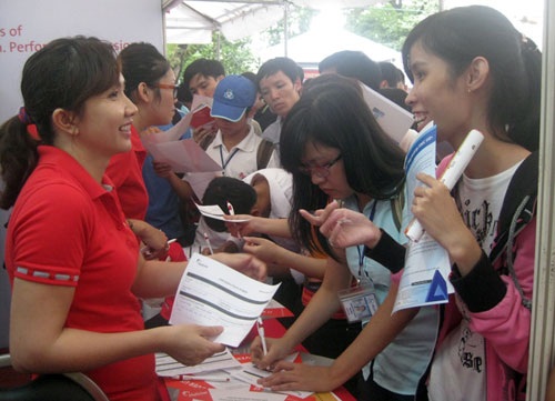 Tháng 5, TP HCM cần 20.000 lao động - 1 Tháng 5, TP HCM cần 20.000 lao động