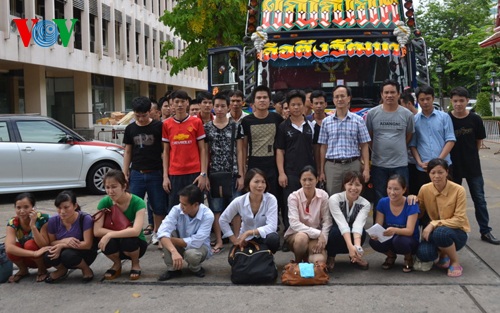46 lao động Việt Nam bị lừa tại Thái Lan về đến Việt Nam - 1 Các nạn nhân Việt Nam tập trung trong Cục Xuất nhập cảnh Thái Lan