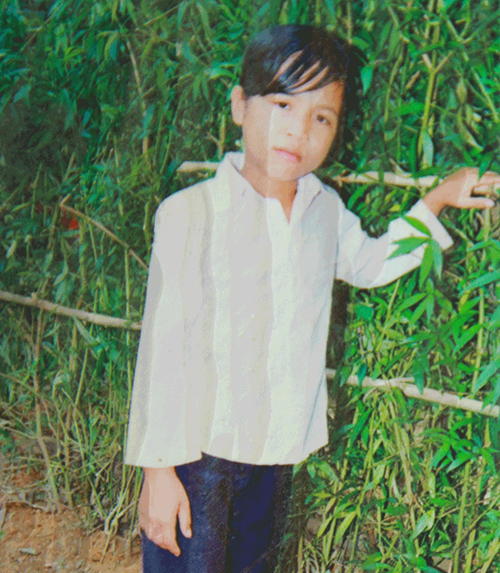 Bỏ học theo 'cò' đi làm chui - ảnh 1 Hình ảnh Huệ khi còn đi học.