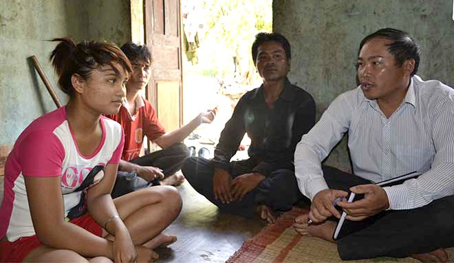 Bóc lột “núp bóng” đào tạo nghề: Giăng bẫy, chiêu dụ lao động trẻ em - 2 Y Thoáng (giữa) kể lại quá trình làm việc 3 tháng tại một cơ sở ở TPHCM. Ảnh: Đ.T.K