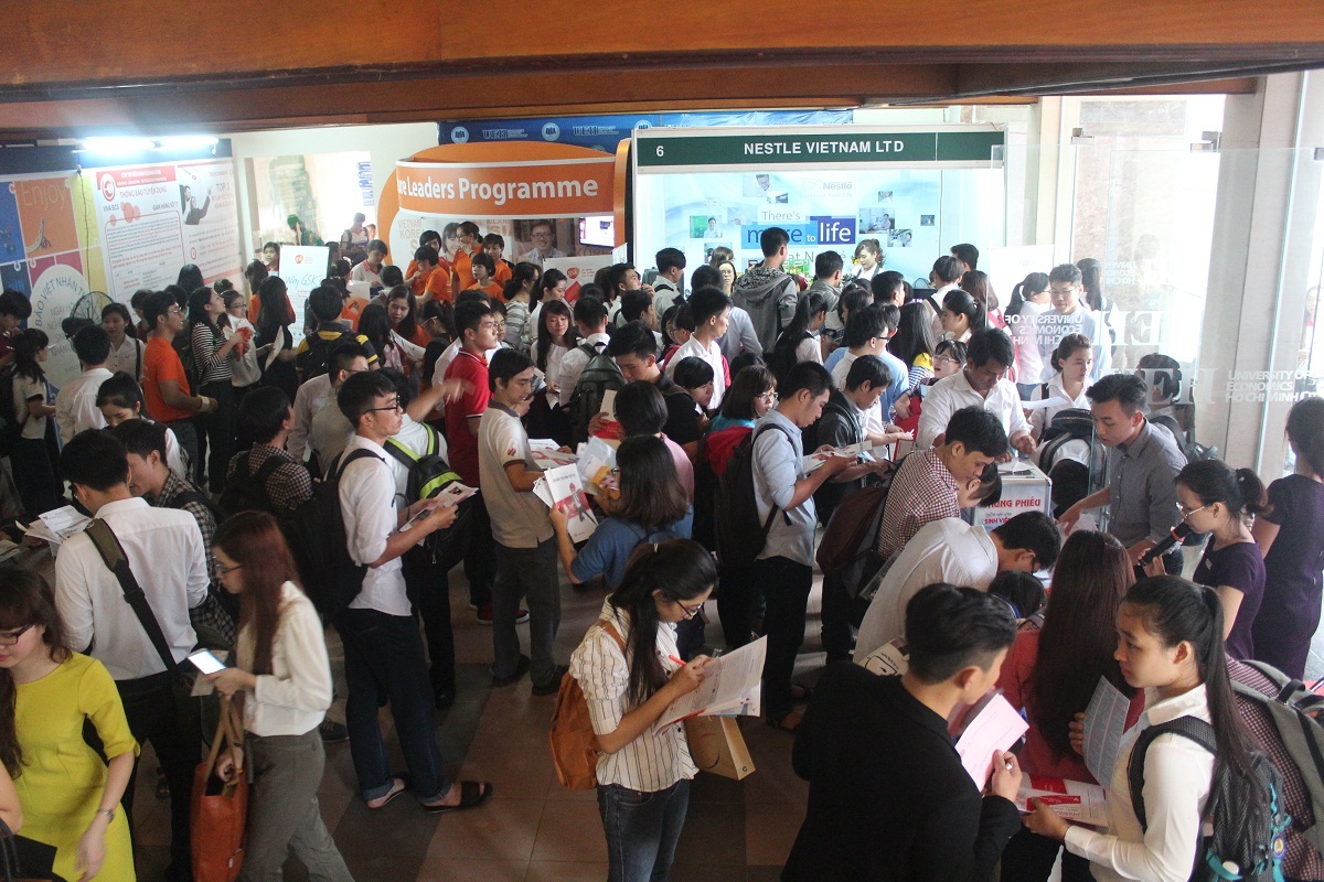Sinh viên Việt Nam mất nhiều cơ hội việc làm vì ngoại ngữ kém - 2 Bất lợi của sinh viên Việt Nam khi muốn xin việc trong các công ty đa quốc gia là ngoại ngữ yếu