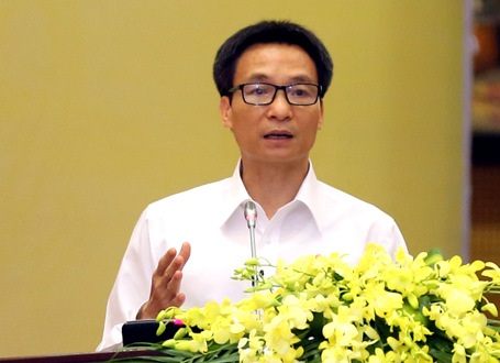 6 tháng cuối năm 2015: Phấn đấu thêm 3,2 triệu người tham gia BHYT - 2 Phó Thủ
tướng Chính phủ Vũ Đức Đam phát biểu chỉ đạo tại Hội nghị