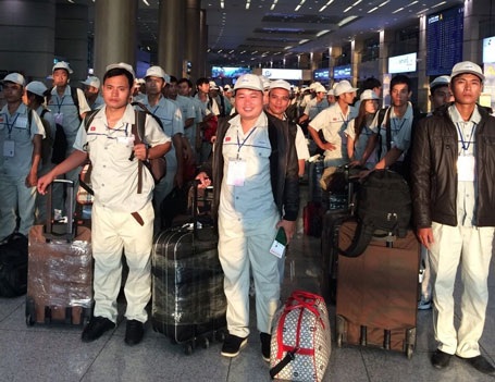 "Khoảng trống" trong Luật người lao động VN đi làm việc nước ngoài theo HĐ - 1 Lao động VN xuất cảnh sang Hàn Quốc làm việc