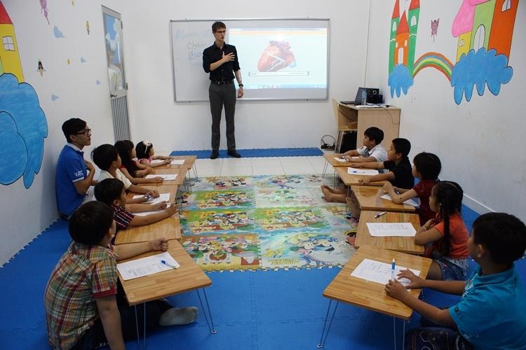Khám phá lớp học tiếng Anh thông minh EDEXCEL i-Class của VATC - 1 Khám phá lớp học tiếng Anh thông minh EDEXCEL i-Class của VATC