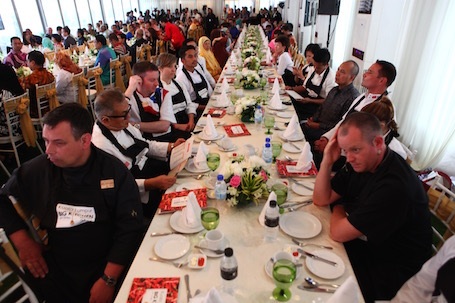 Sự xuất hiện thân thiện của thành viên hoàng gia và lãnh đạo chính phủ liên bang trong các sự kiện.