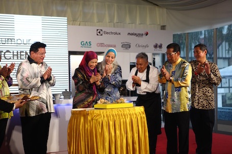 Sự xuất hiện thân thiện của thành viên hoàng gia và lãnh đạo chính phủ liên bang trong các sự kiện.