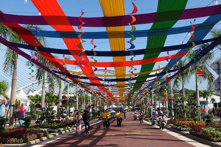 Sự xuất hiện thân thiện của thành viên hoàng gia và lãnh đạo chính phủ liên bang trong các sự kiện.