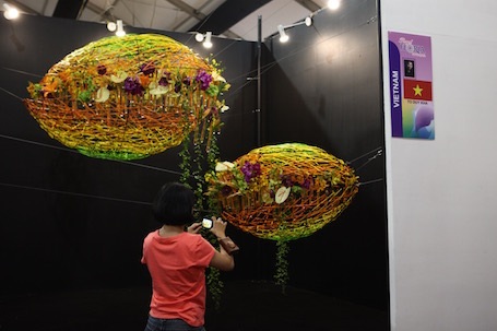 Sự xuất hiện thân thiện của thành viên hoàng gia và lãnh đạo chính phủ liên bang trong các sự kiện.