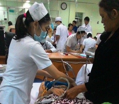 Cô giáo uống thuốc trừ sâu vì bị hiệu trưởng “xử ép”? - 2 Cô Hồ Thị Bích Quyên đã qua cơn nguy kịch và đang được điều trị tại bệnh viện 115 (TPHCM)