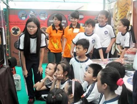 TPHCM tổ chức dự án “Tê giác đến trường” - 1 Học sinh TPHCM tìm hiểu về động vật hoang dã