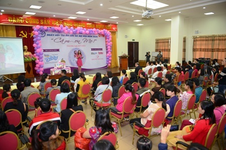 Bobby tổ chức thành công ngày hội “Cảm ơn Mẹ”! - 1 Các mẹ tấp nập đăng ký và tham dự hội thảo