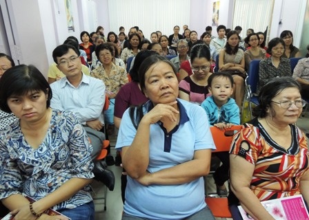 Phụ huynh trong một chương trình nghe tư vấn về các phương pháp giáo dục con. (Ảnh minh họa)