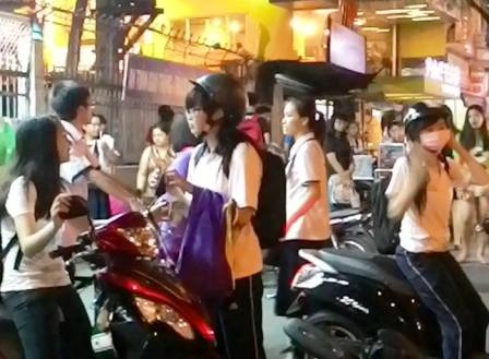 “Ép” học sinh học thêm: Đố ai có được “tang chứng”? - 2 TPHCM sẽ xử lý giáo viên ép học sinh học thêm nhưng... không dễ có được tang chứng.