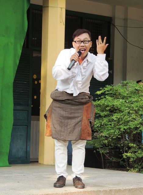 Học trò cười lặng với kịch diễn về “pê đê, chuyển giới”