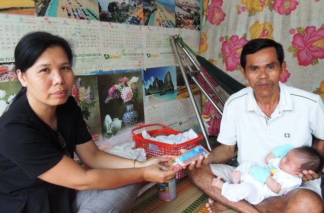Quỹ Nhân ái hỗ trợ 5 triệu đồng đến với hoàn cảnh “mẹ mất để con được sống” - 1 Đại diện báo