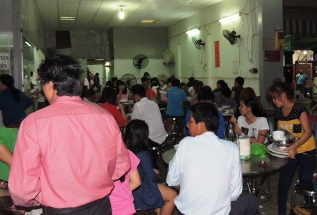 Tôn vinh chị em ở… quán nhậu - 3 Quán nhậu là một trong những nơi được cánh đàn ông chọn để tôn vinh chị em nhiều nhất