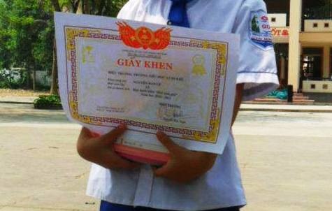 Giấy khen… “rớt giá” - 1 Giấy khen đang bị rớt giá vì... quá hình thức?