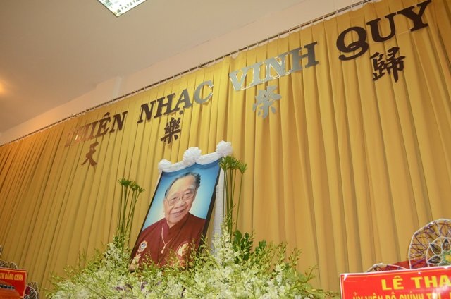  Thiên nhạc vinh quy
– tiếng nhạc trời đã về với cõi trời